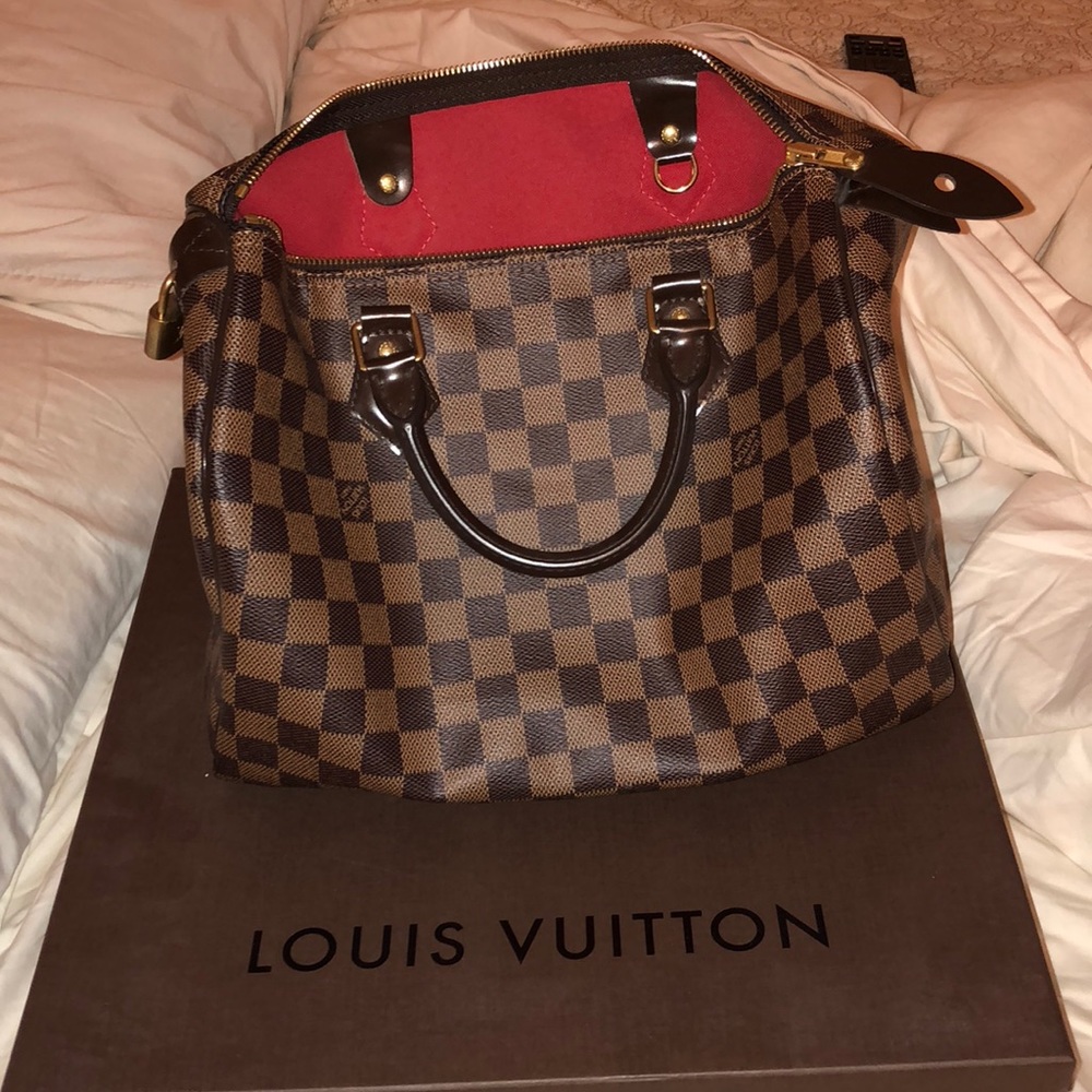 Louis Vuitton speedy